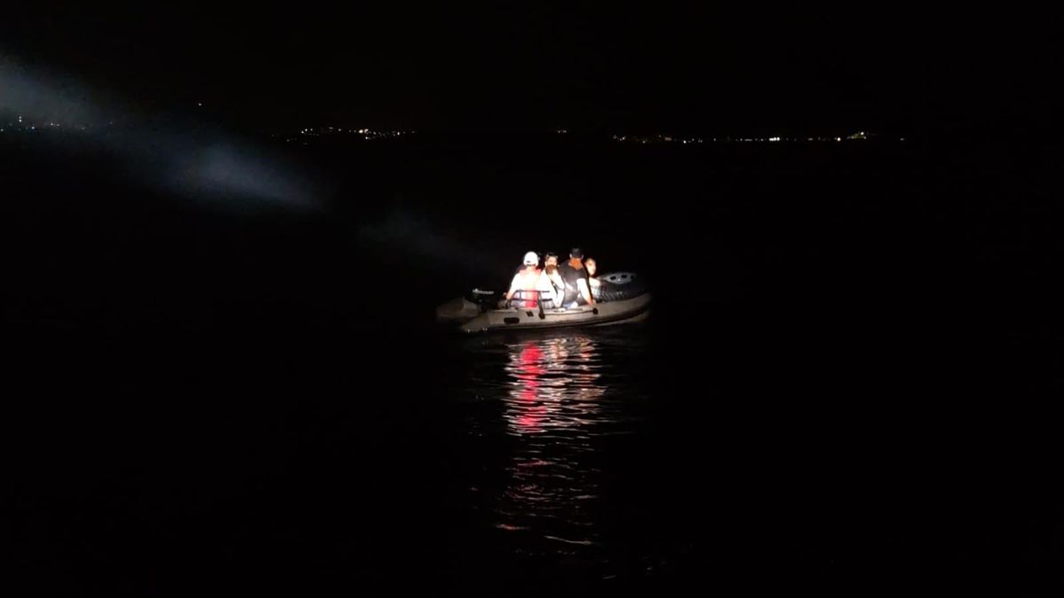 Muğla Bodrum\'da 40 düzensiz göçmen yakalandı, 8 düzensiz göçmen kurtarıldı