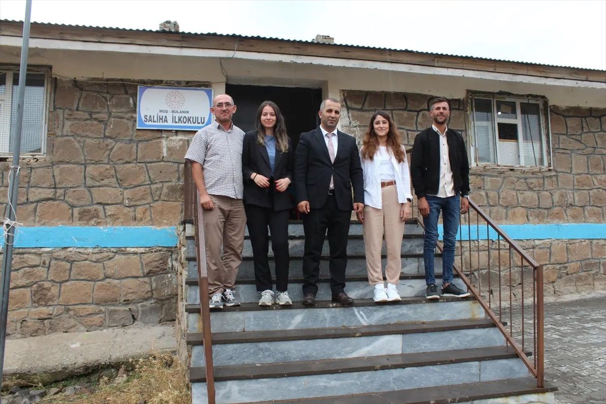 Bulanık İlçe Milli Eğitim Müdürü Yalçın Tunçel, Seçme köyü ve Saliha mezrasındaki ilkokulları ziyaret etti