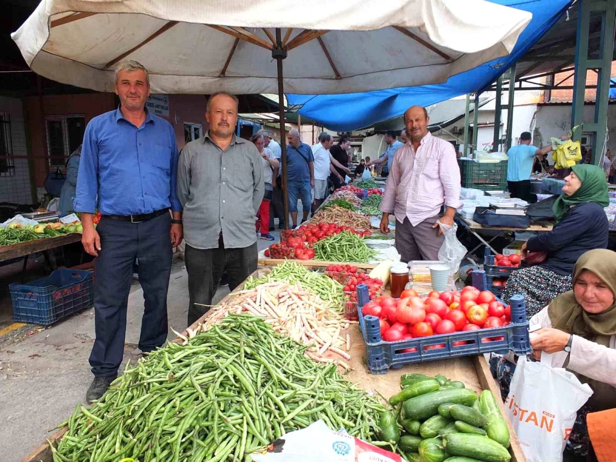 Burhaniye\'de Organik Üretim Yapan Çiftçiler Ürünlerini Satışa Başladı