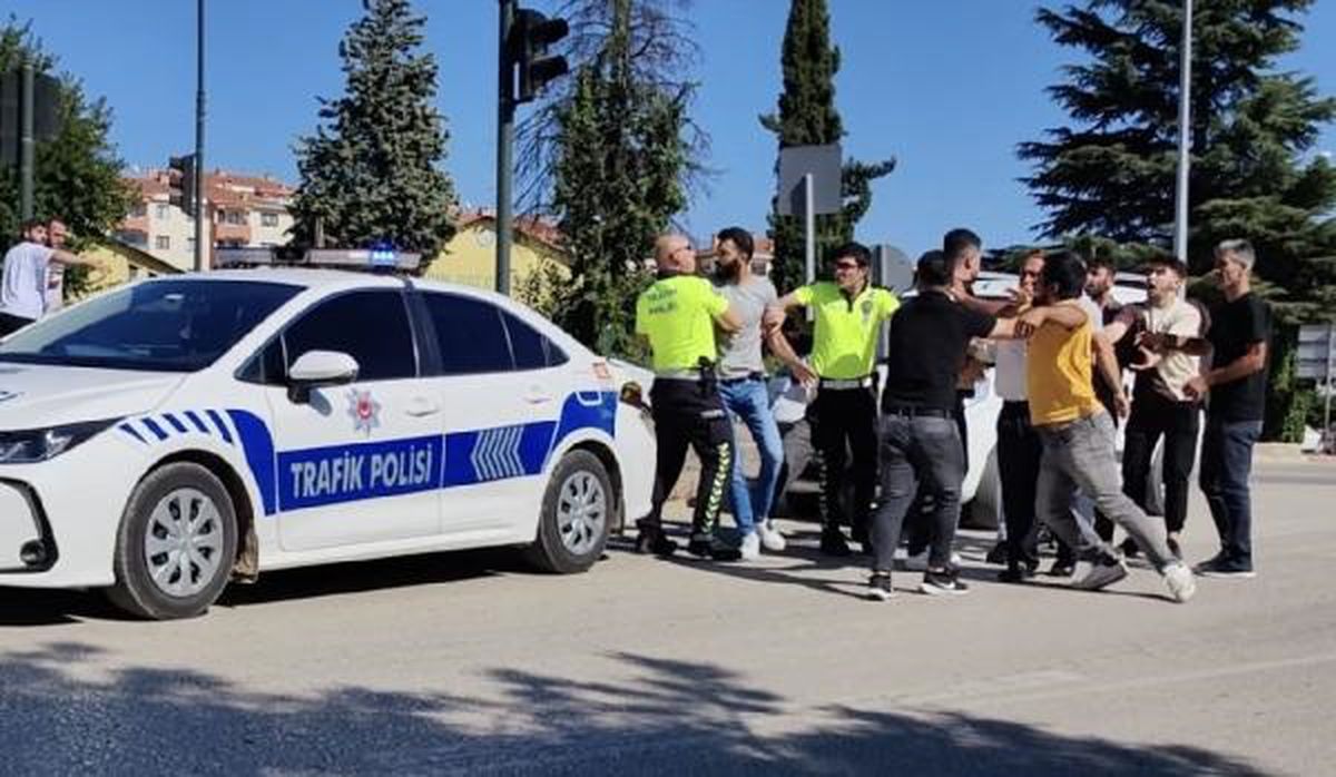 İnegöl\'de kaza sonrası çıkan kavgada sürücü darp edildi