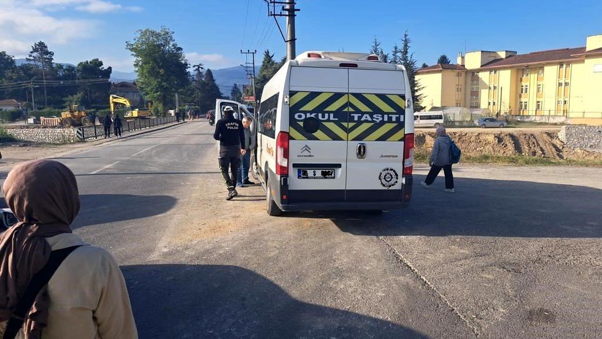 Düzce\'de Okul Servis Araçları Denetlendi, 45 Sürücüye Cezai İşlem Uygulandı