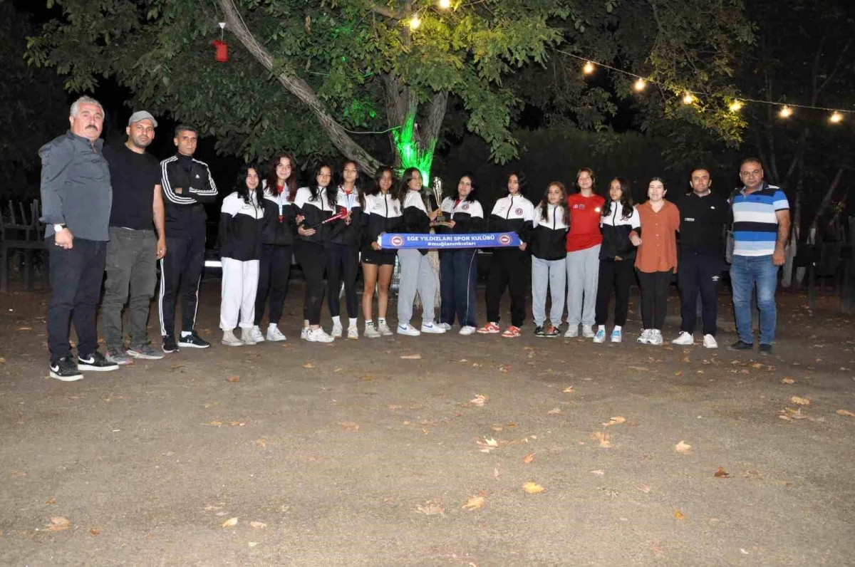 Ortaköy Ege Yıldızları Kızlar Hokey Takımı U16 Türkiye Kupası\'nı Muğla\'ya Kazandırdı