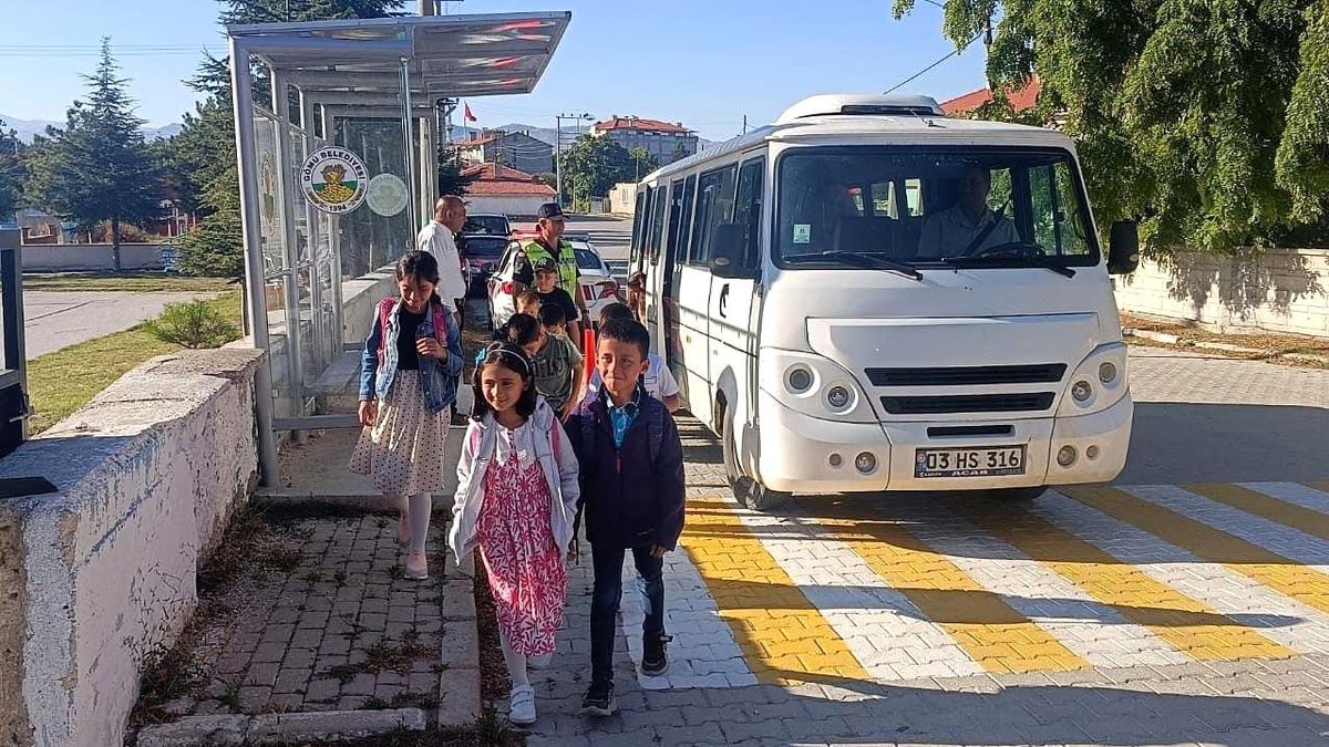 Emirdağ\'da Okul Servis Araçları Denetlendi