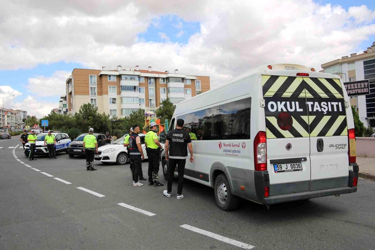 Tekirdağ\'da Okul Önlerinde Geniş Çaplı Uygulama Gerçekleştirildi