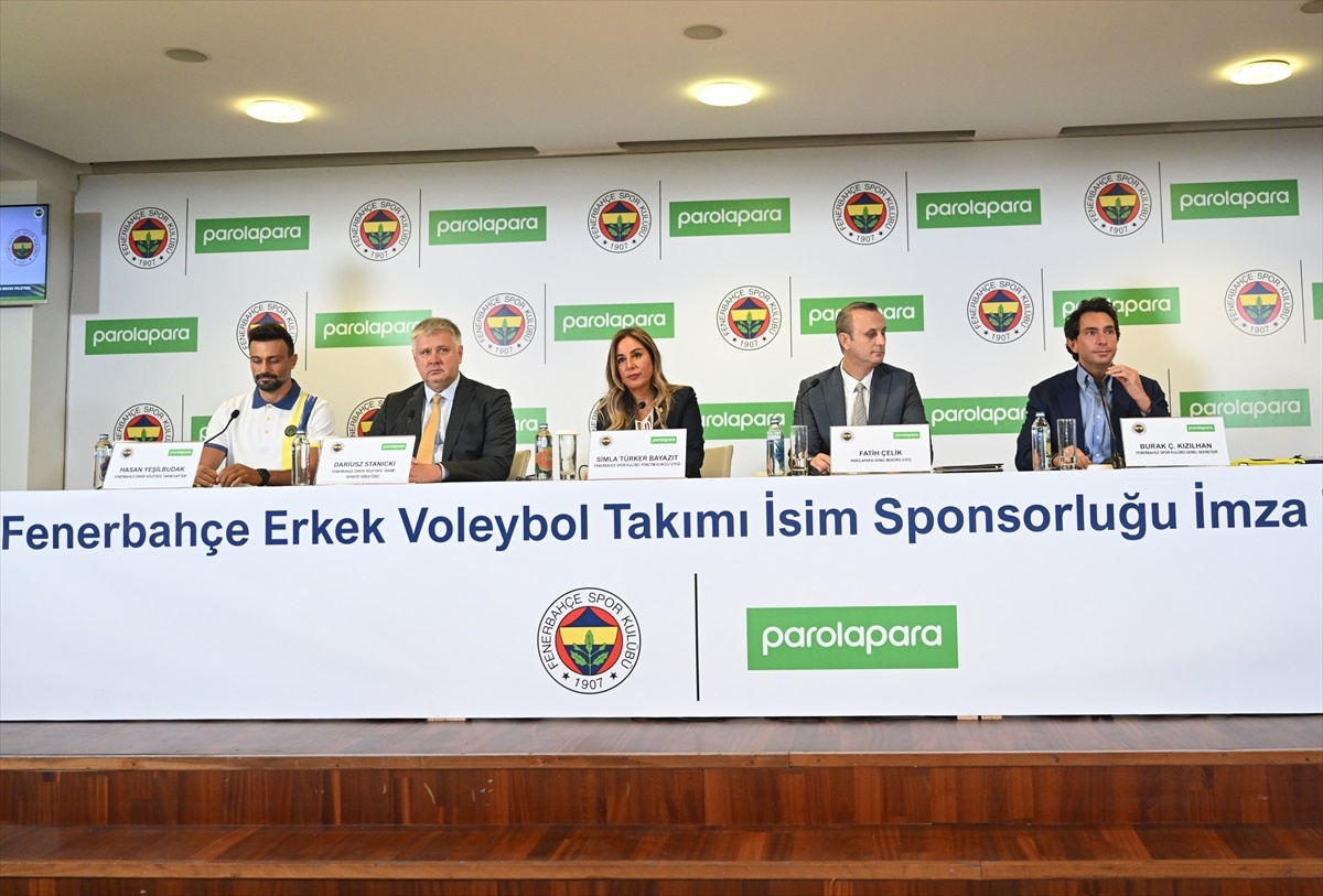 Fenerbahçe Erkek Voleybol Takımı ile Parolapara Arasında İsim Sponsorluğu Anlaşması İmzalandı