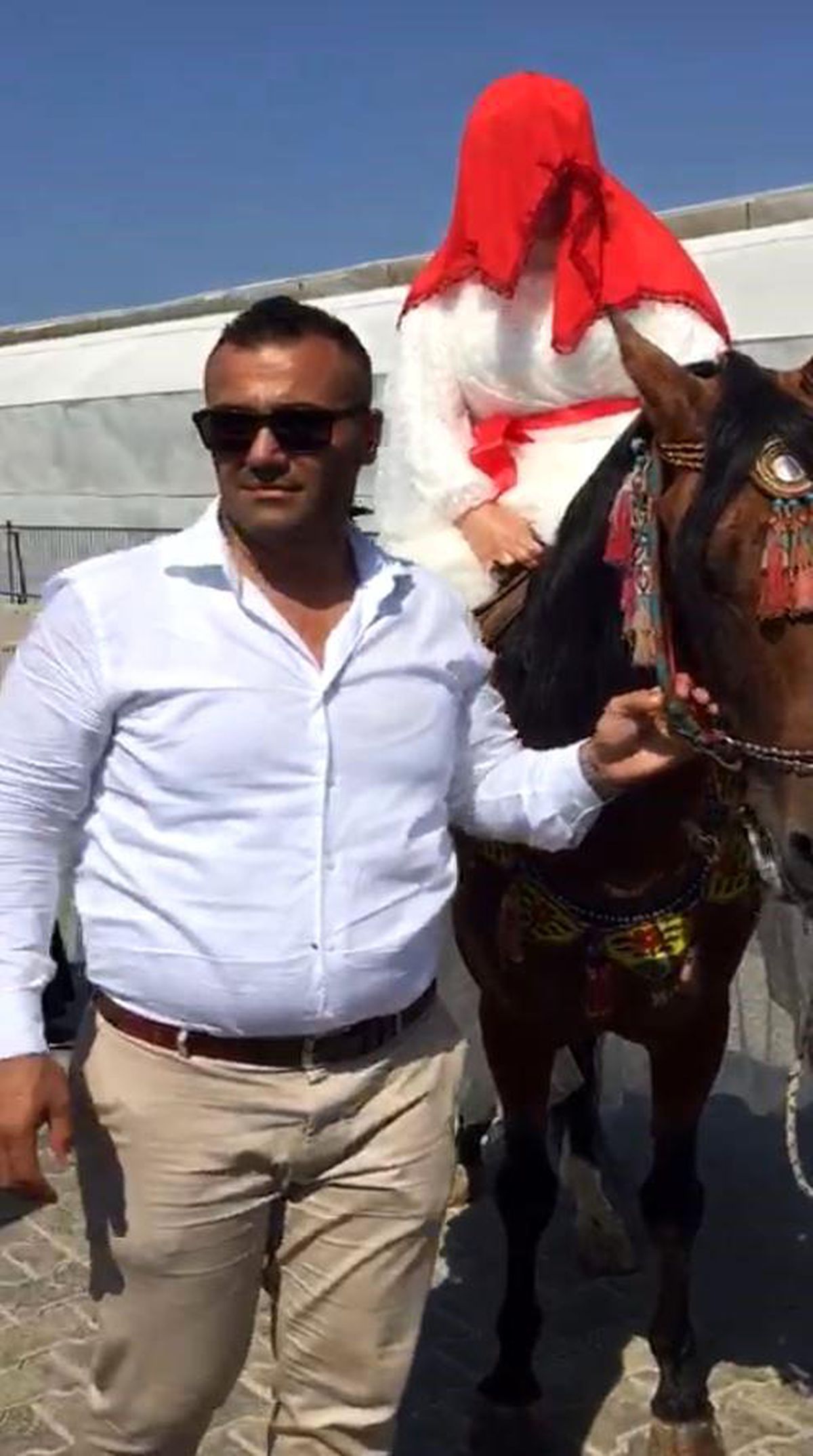 Antalya\'da Gelin Alma Merasimi Atla Gerçekleştirildi