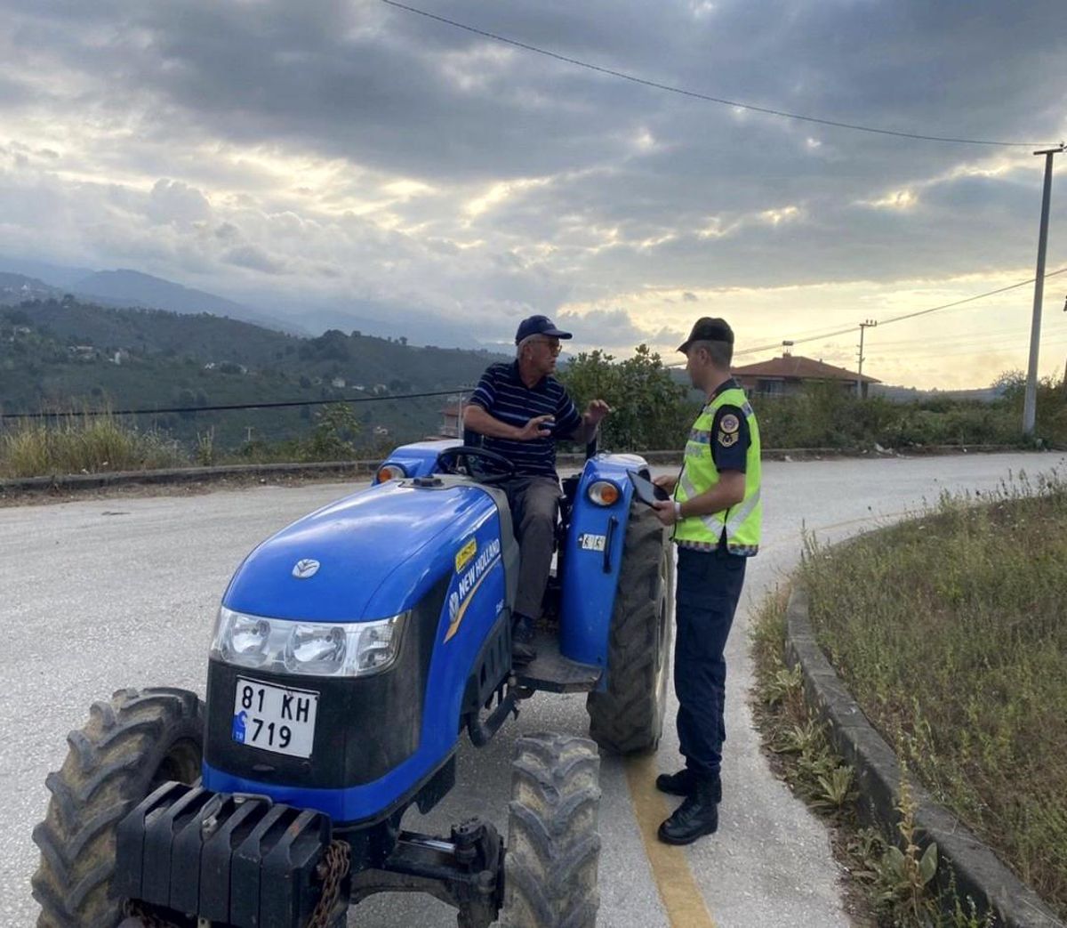 Düzce\'de Jandarma Ekipleri Motosiklet ve Traktörleri Denetledi