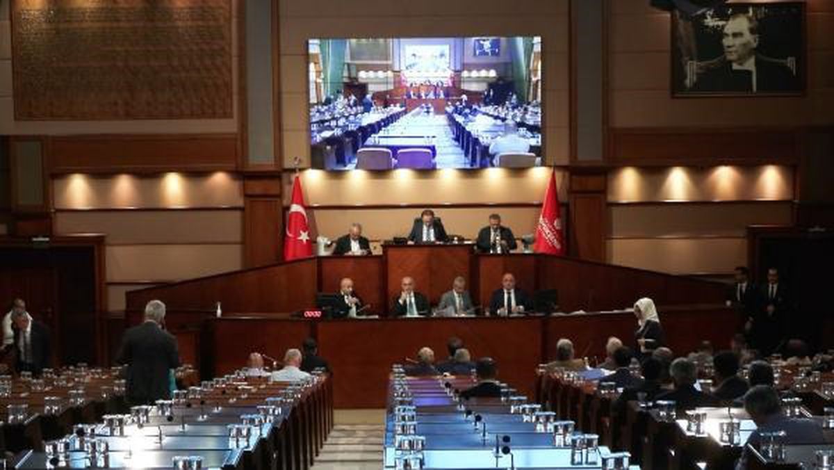 İBB meclisinde \'cami\' tartışması