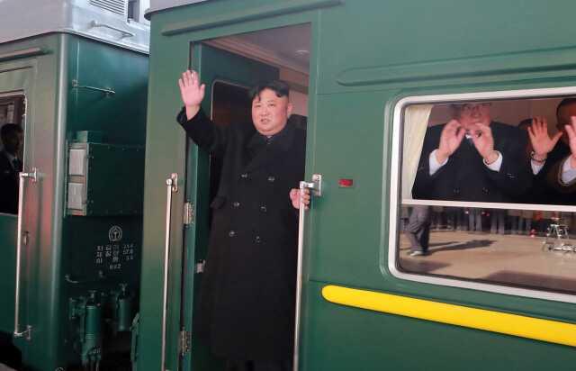 İçinde dansçı kızlar dahil her şey var! Kim Jong-un özel treni Rus topraklarında