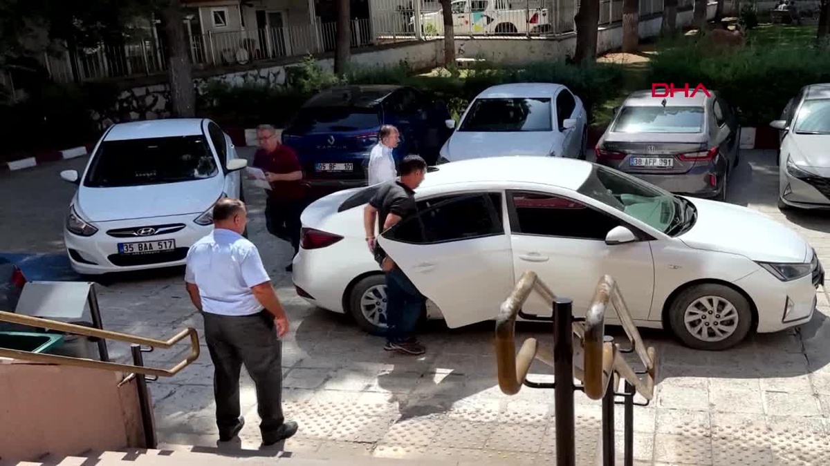 İzmir\'de Atatürk Anıtı\'na saldırıda bulunan şüpheli tutuklandı