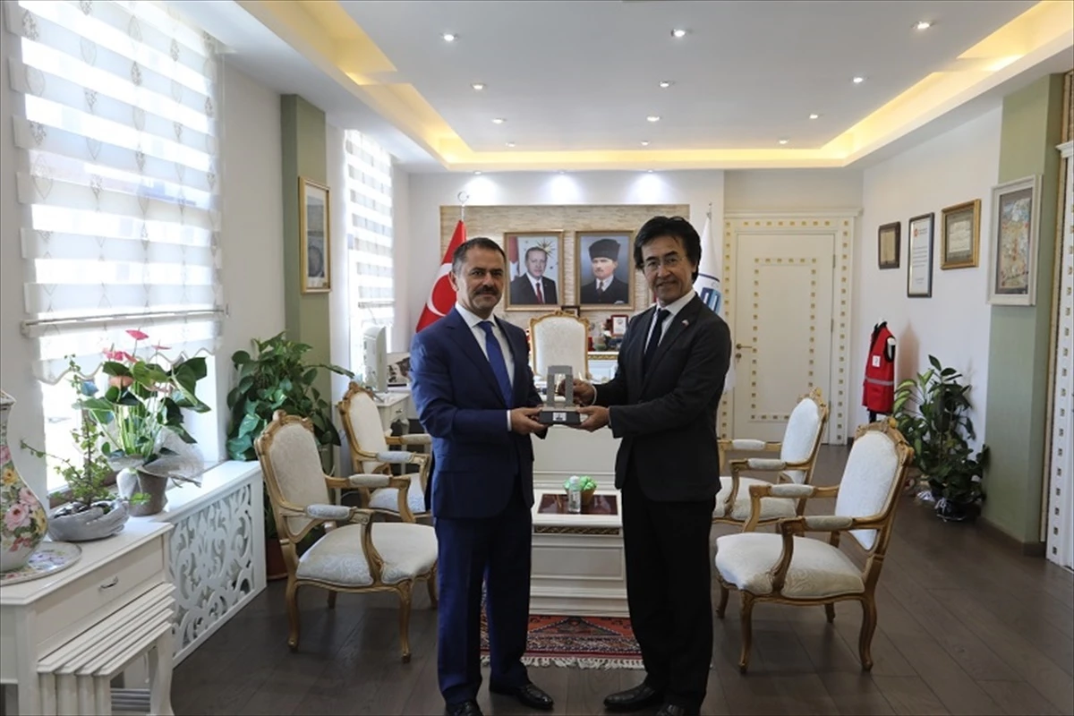 Japonya\'nın İstanbul Başkonsolosu Kenichi\'den Çanakkale Valisi Aktaş\'a ziyaret