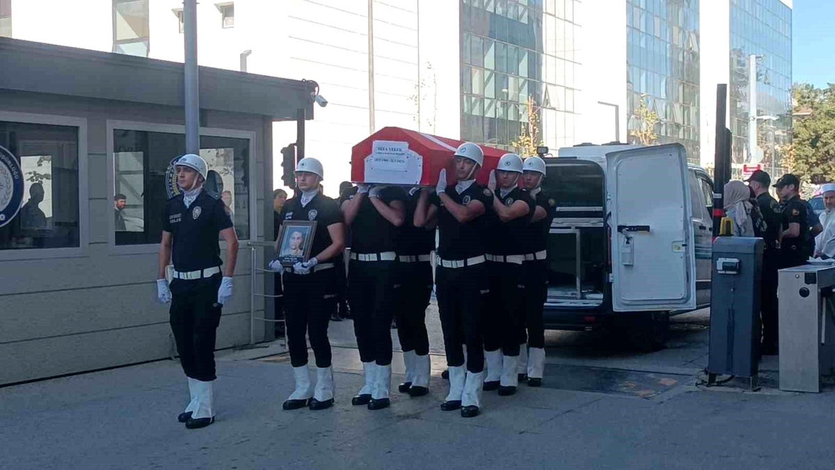 Kocaeli\'de Kalp Krizi Geçiren Bekçi Son Yolculuğuna Uğurlandı