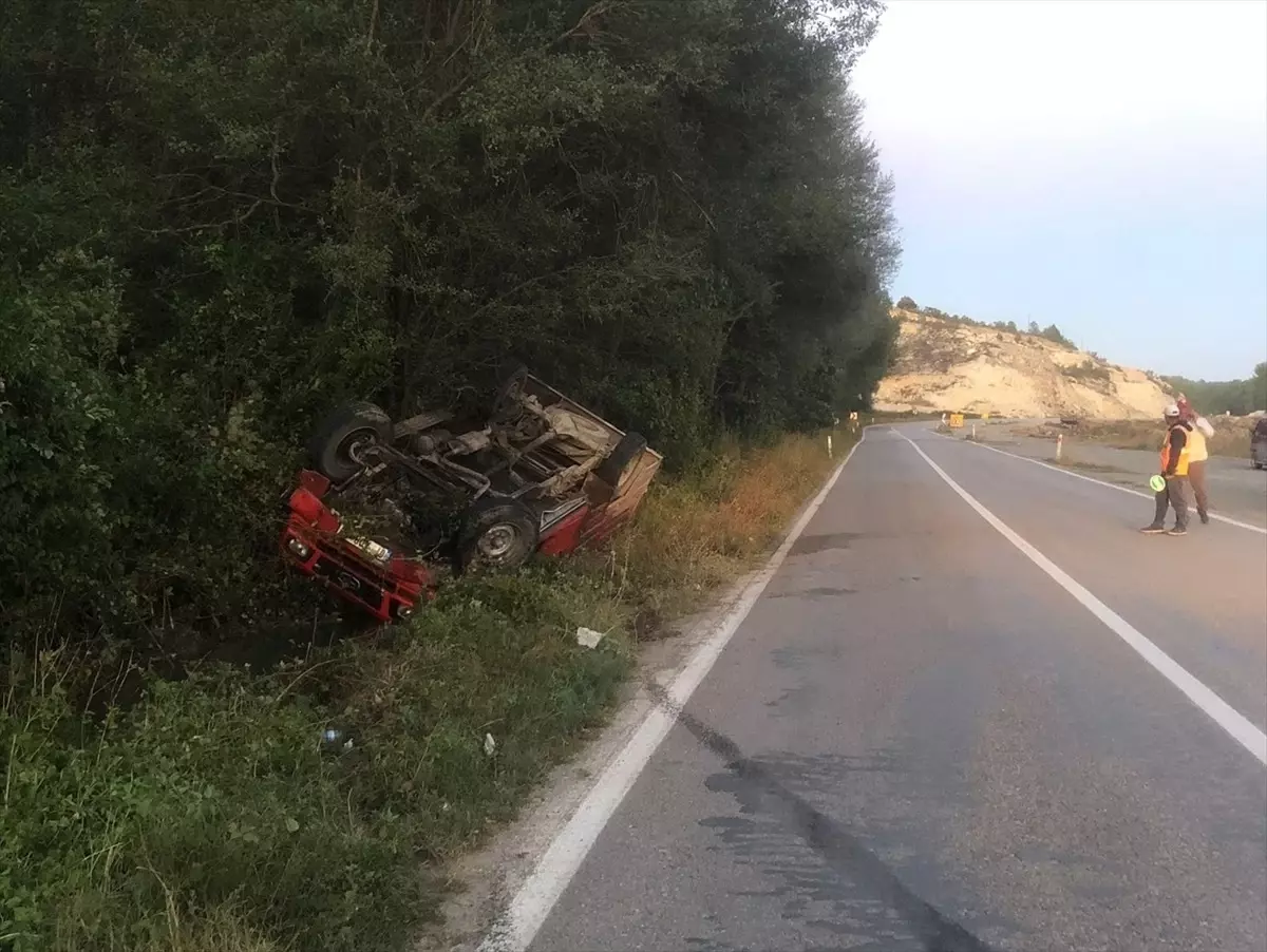 Kastamonu\'da Karacaya Çarpmamak İçin Yapılan Manevra Sonucu Kamyonet Devrildi