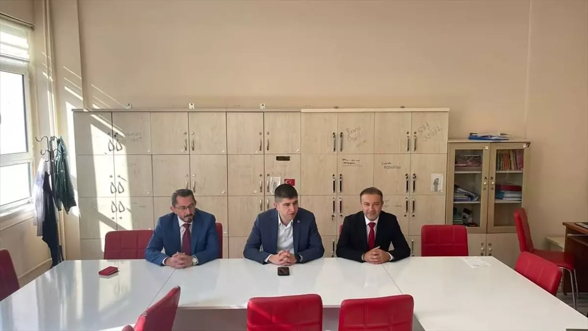 Alaçam Kaymakamı Fatih Kayabaşı, Karayolları Kolin Fatih Ortaokulu'nu ziyaret etti