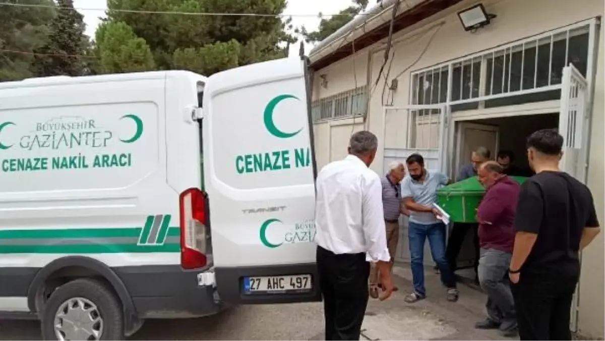 Gaziantep'te şantiye kulübesine araç çarptı: 1 ölü, 2 yaralı