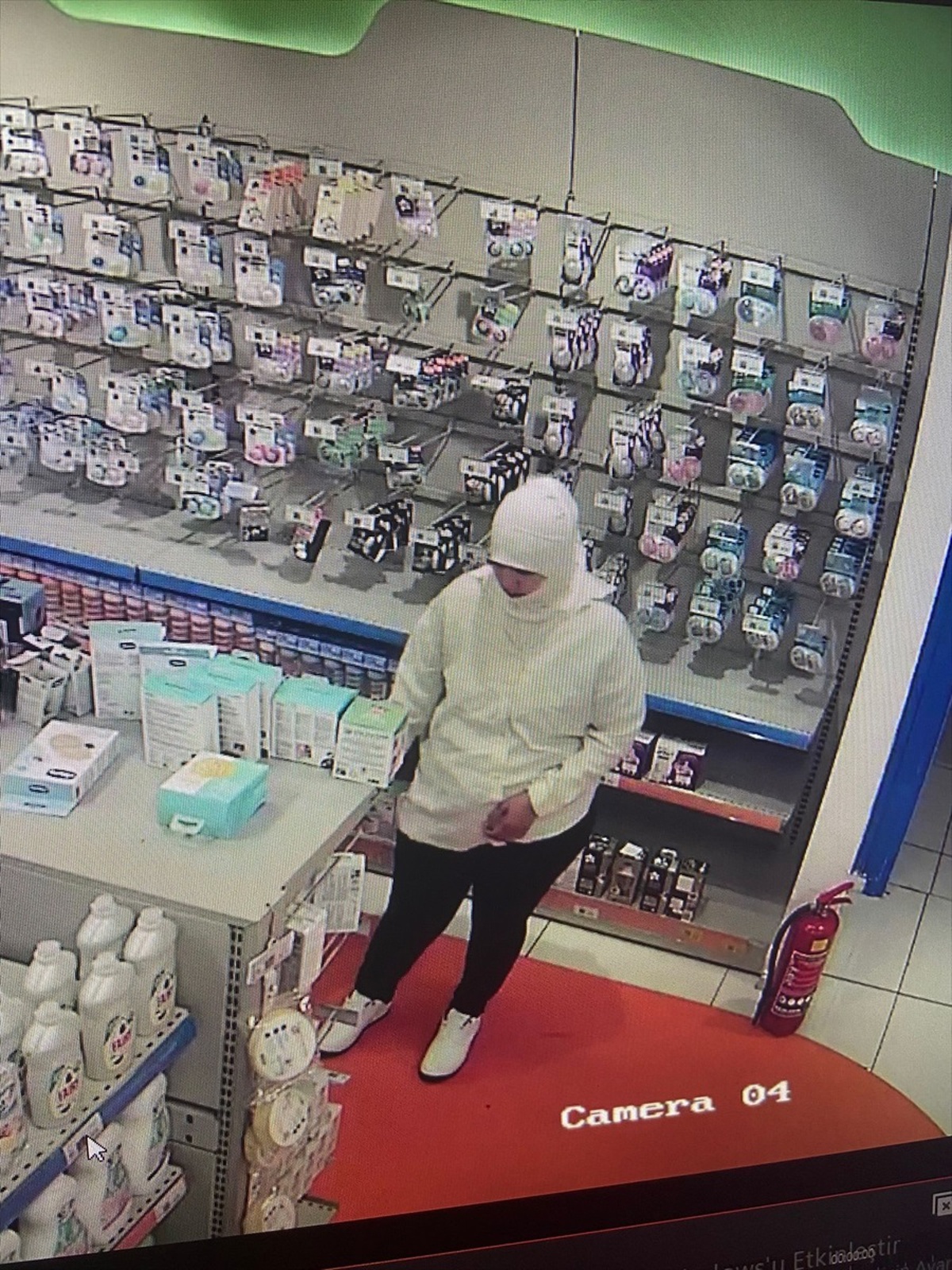 İzmit\'te Bebek Ürünleri Mağazasından Hırsızlık Yapan 4 Kişi Tutuklandı