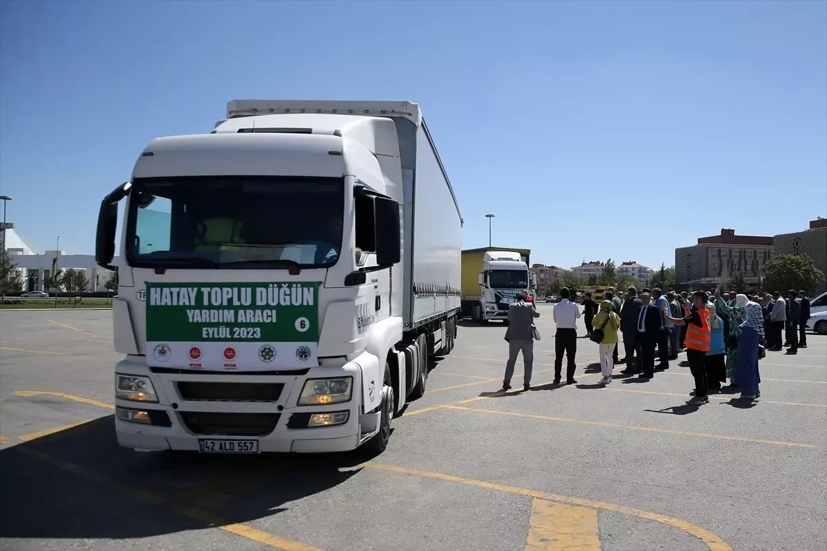 Depremzedelere çeyiz yardımı için 8 tır Hatay\'a uğurlandı