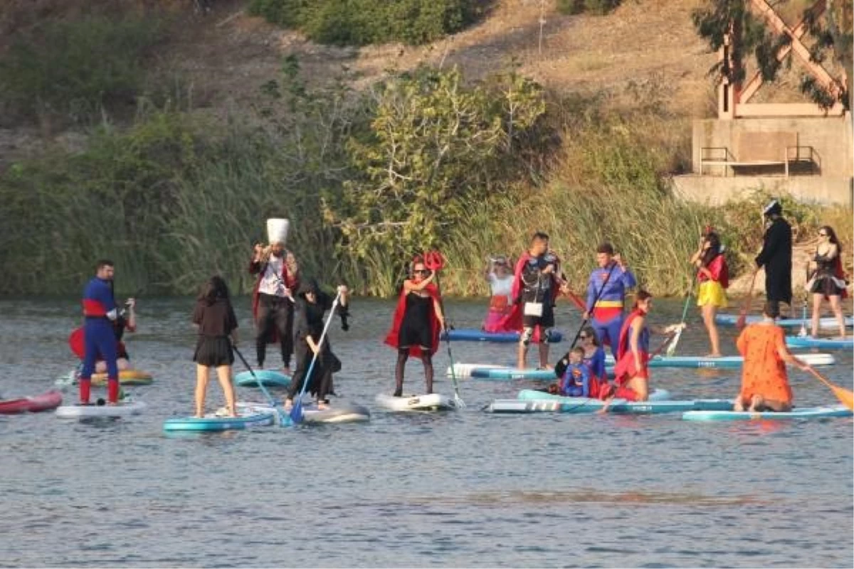 Adana\'da Kostümlü Paddle Board Etkinliği Yoğun İlgi Gördü