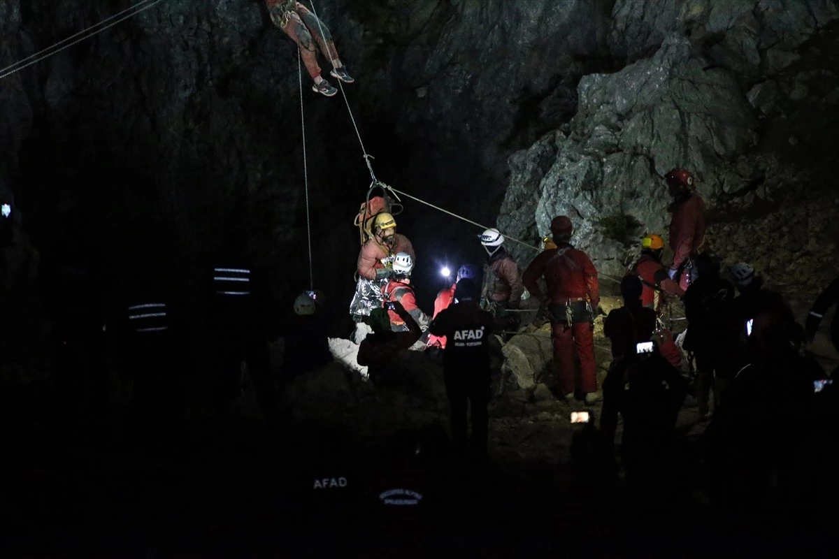 ABD\'li Dağcının Mersin\'deki Mağara Tahliyesi Tamamlandı