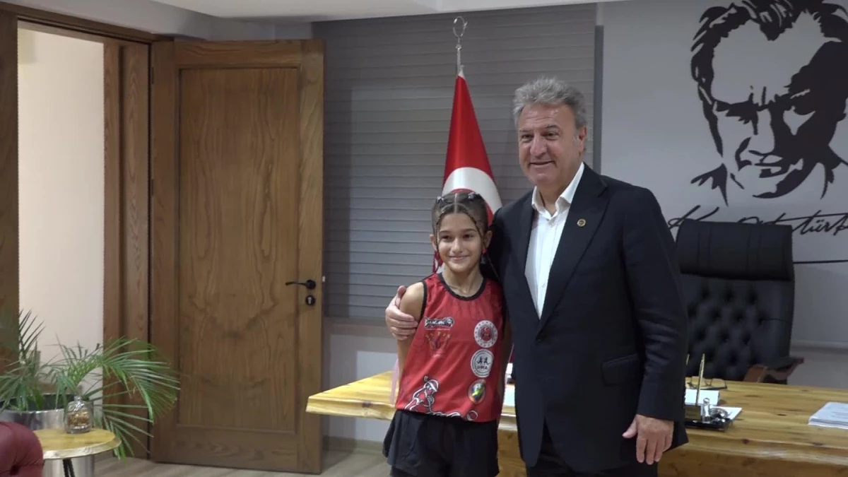 Bornovalı Minik Sporcu Ceylin Naz Akçay, Dünya Muay Thai Şampiyonası\'nda Türkiye\'yi Temsil Edecek