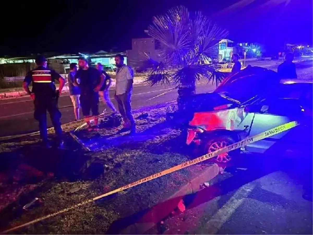 Nazilli'de beton elektrik direğine çarpan otomobilin sürücüsü hayatını kaybetti