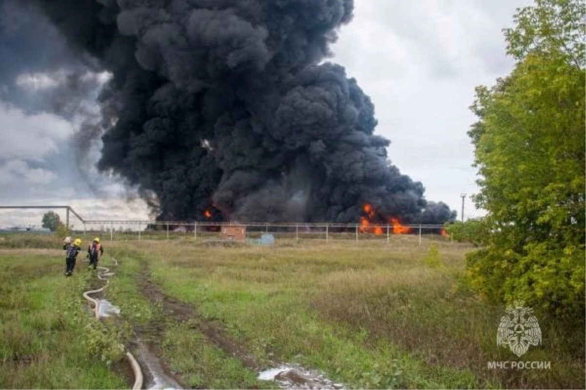 Rusya\'da Sanayi Bölgesinde Akaryakıt Yangını