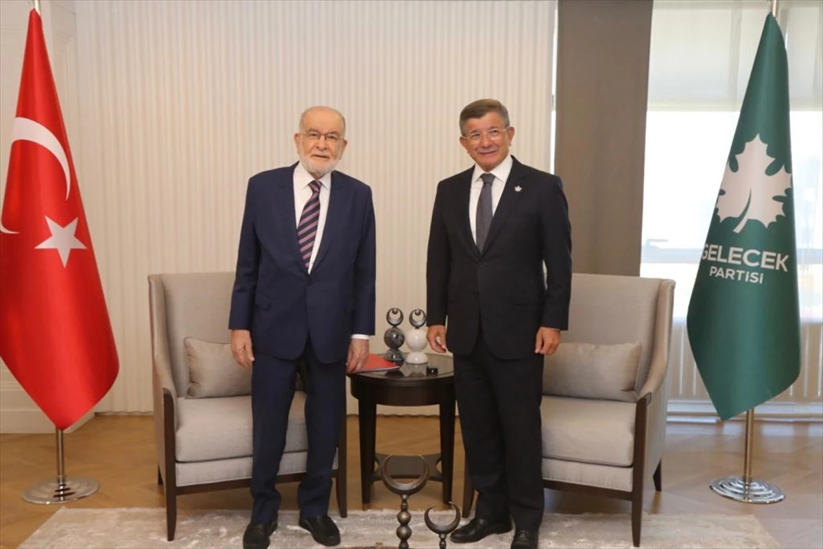 Saadet Partisi Genel Başkanı Temel Karamollaoğlu, Gelecek Partisi Genel Başkanı Ahmet Davutoğlu\'nu ziyaret etti