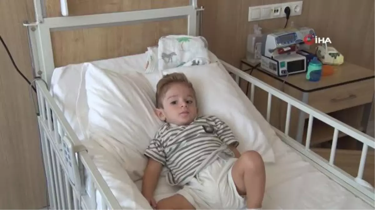 Şahdamarında baloncuk oluşan 1,5 yaşındaki Ahmet bebek anjiyo ile sağlığına kavuştu
