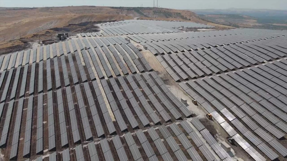 Şanlıurfa\'da Büyükşehir Belediyesi tarafından yapılan güneş enerji santrali faaliyete girdi