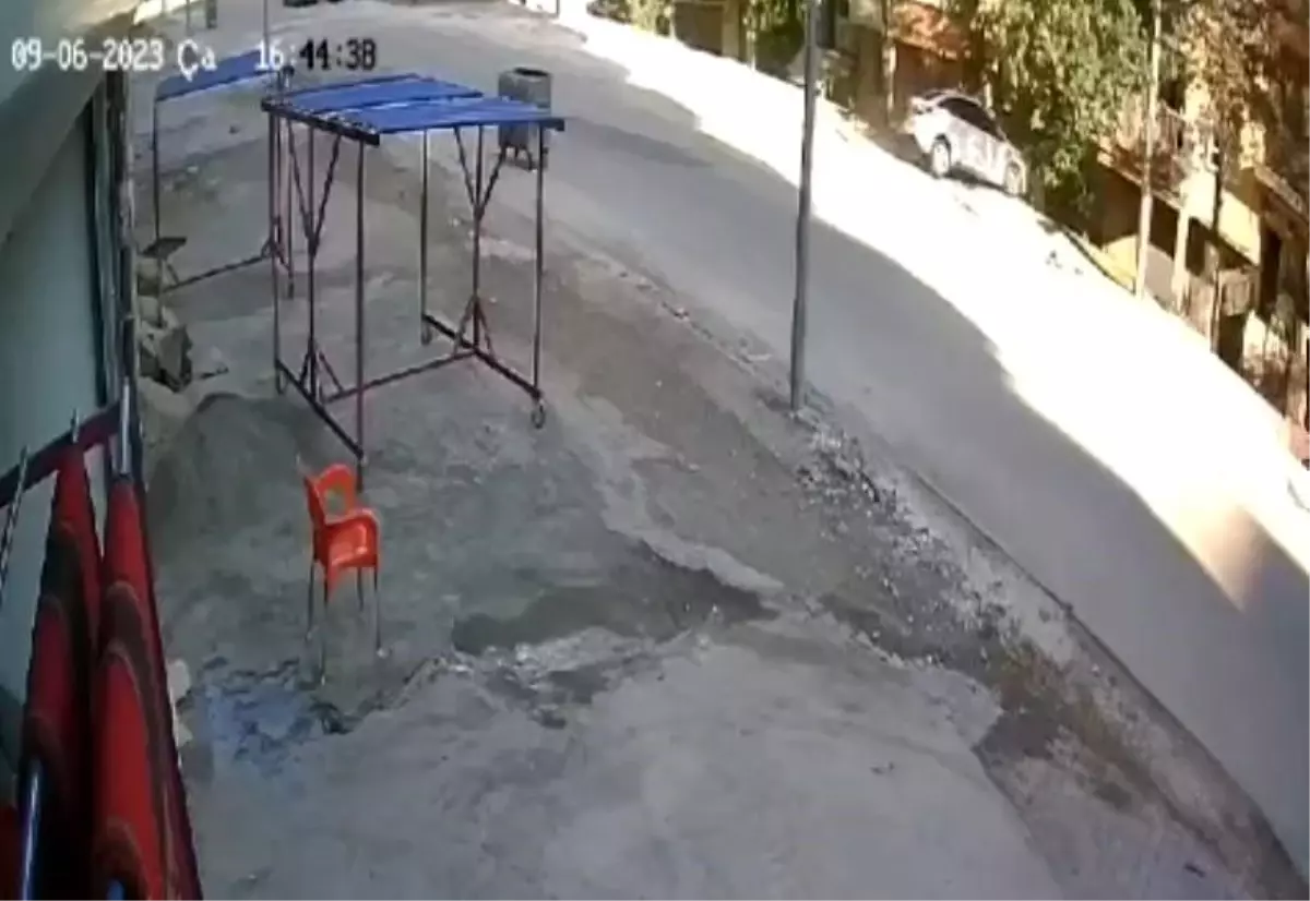 Şanlıurfa\'da El Freni Çekilmeyen Otomobil Boşluğa Düştü