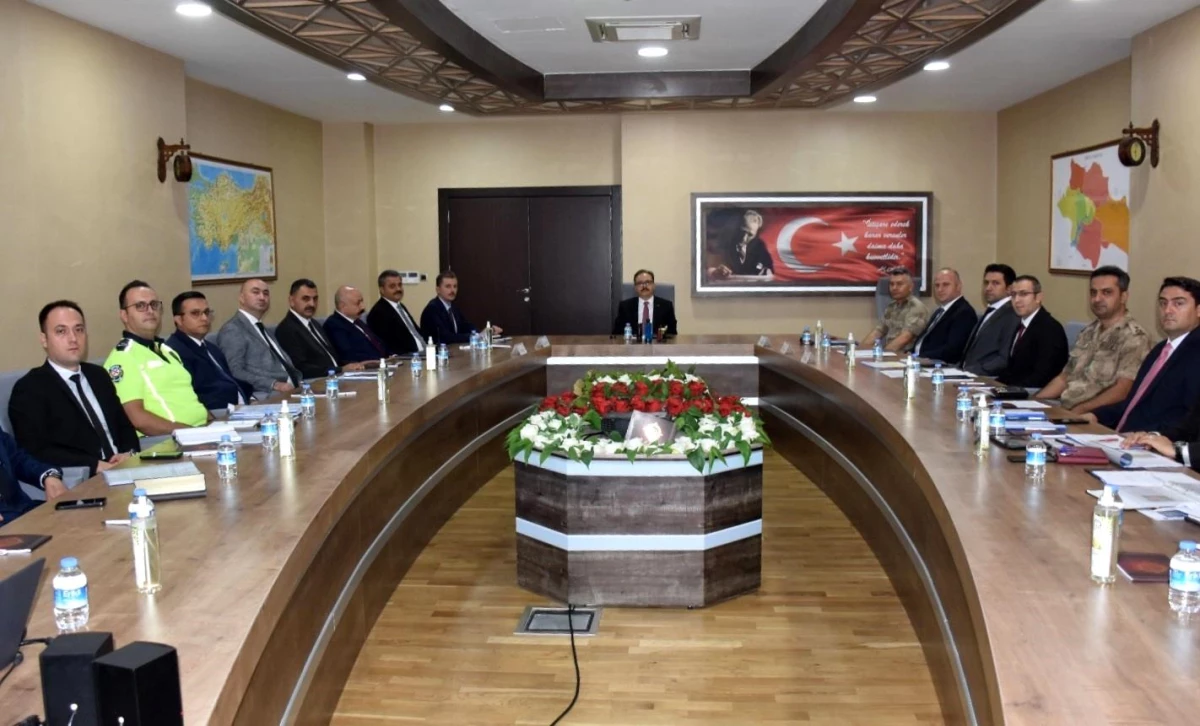 Siirt Valisi Kemal Kızılkaya, güvenlik ve asayiş koordinasyon toplantısı düzenledi