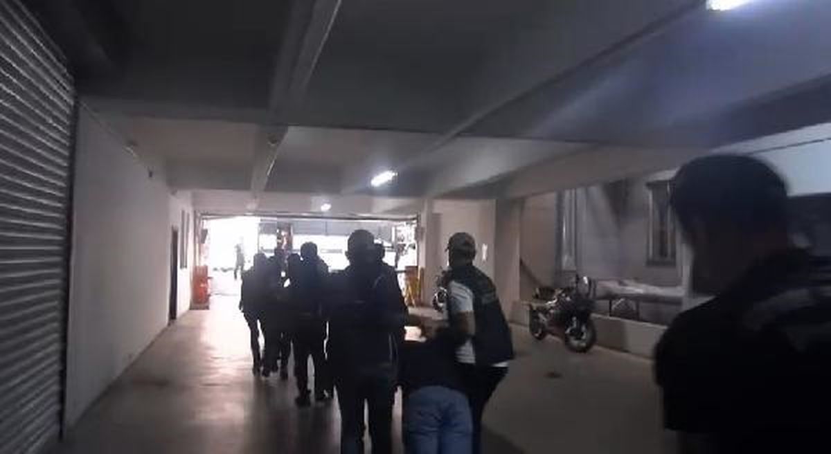 Şişli\'de DHKP/C Terör Örgütüne Operasyon: Yasaklı Yayınlar ve Dijital Materyaller Ele Geçirildi