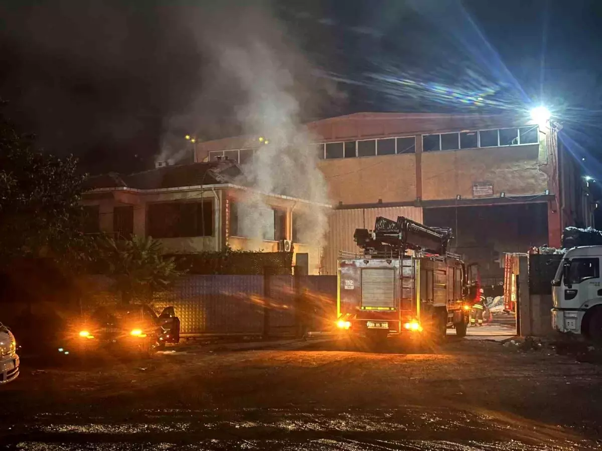 Tekirdağ Muratlı\'da Hurda Deposunda Tüp Patlaması Sonucu Yangın Çıktı