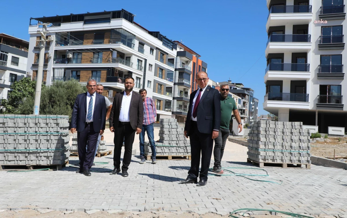 Turgutlu Belediye Başkanı Çetin Akın, Ergenekon Mahallesi\'nde asfaltlama ve parke döşeme çalışmalarını inceledi