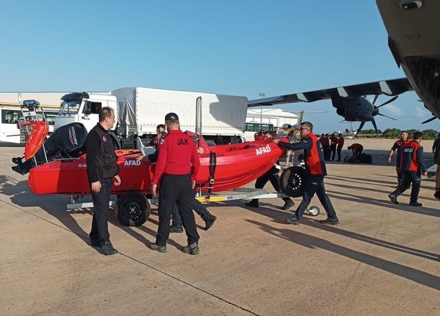 Türkiye, Libya'ya yardım elini uzattı! Arama kurtarma ekipleri bölgede Türkiye, Libya'ya yardım elini uzattı! Arama kurtarma ekipleri bölgede