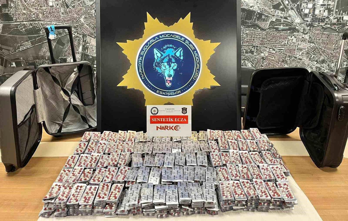 Eskişehir\'de 11 Bin 257 Uyuşturucu Hap ve 3,76 Gram Bonzai Ele Geçirildi