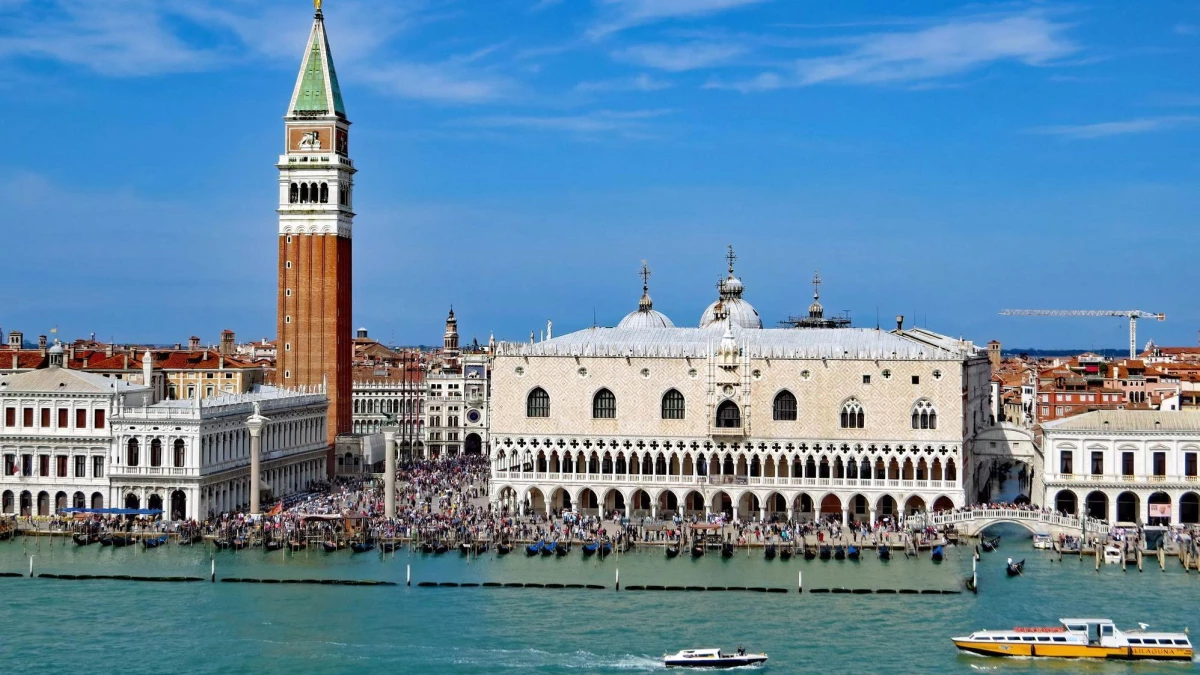 Venedik\'te turistlere ayrılan yatak sayısı kent sakinlerini geçti