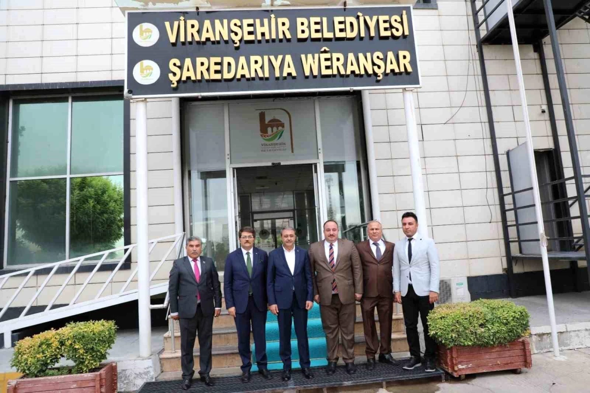 Viranşehir Belediye Başkanı Salih Ekinci, Şanlıurfa Valisi Hasan Şıldak\'ı makamında ağırladı