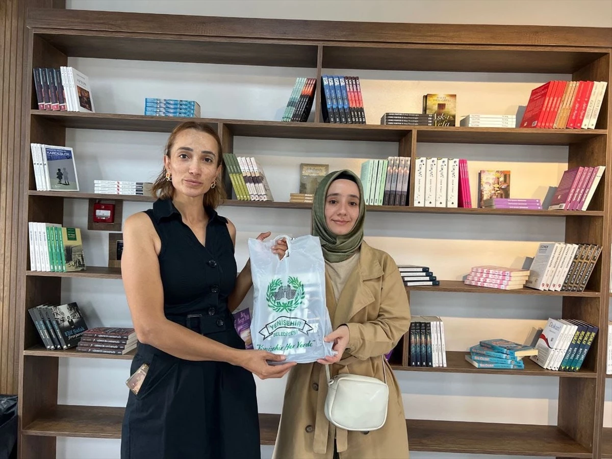 Diyarbakır Yenişehir Belediyesi, başarılı öğrencilere ödül verdi