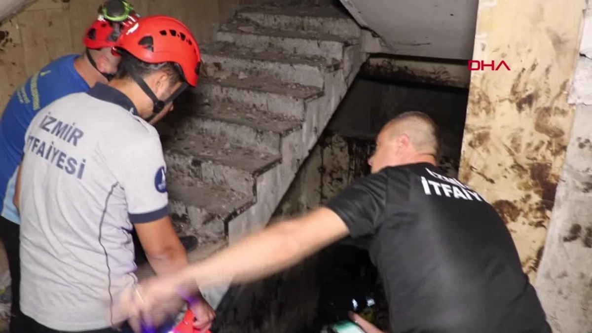İzmir\'de metruk binada asansör boşluğuna düşen kişi kurtarıldı