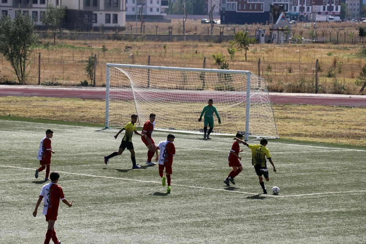 Ağrı\'da düzenlenen UYAFA Ağrı Dağı Cup Futbol Turnuvası başladı