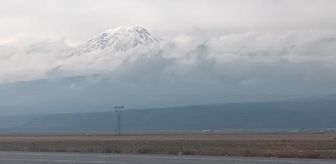 Ağrı Dağı'na mevsimin ilk karı düştü, dağcılar zor anlar yaşadı