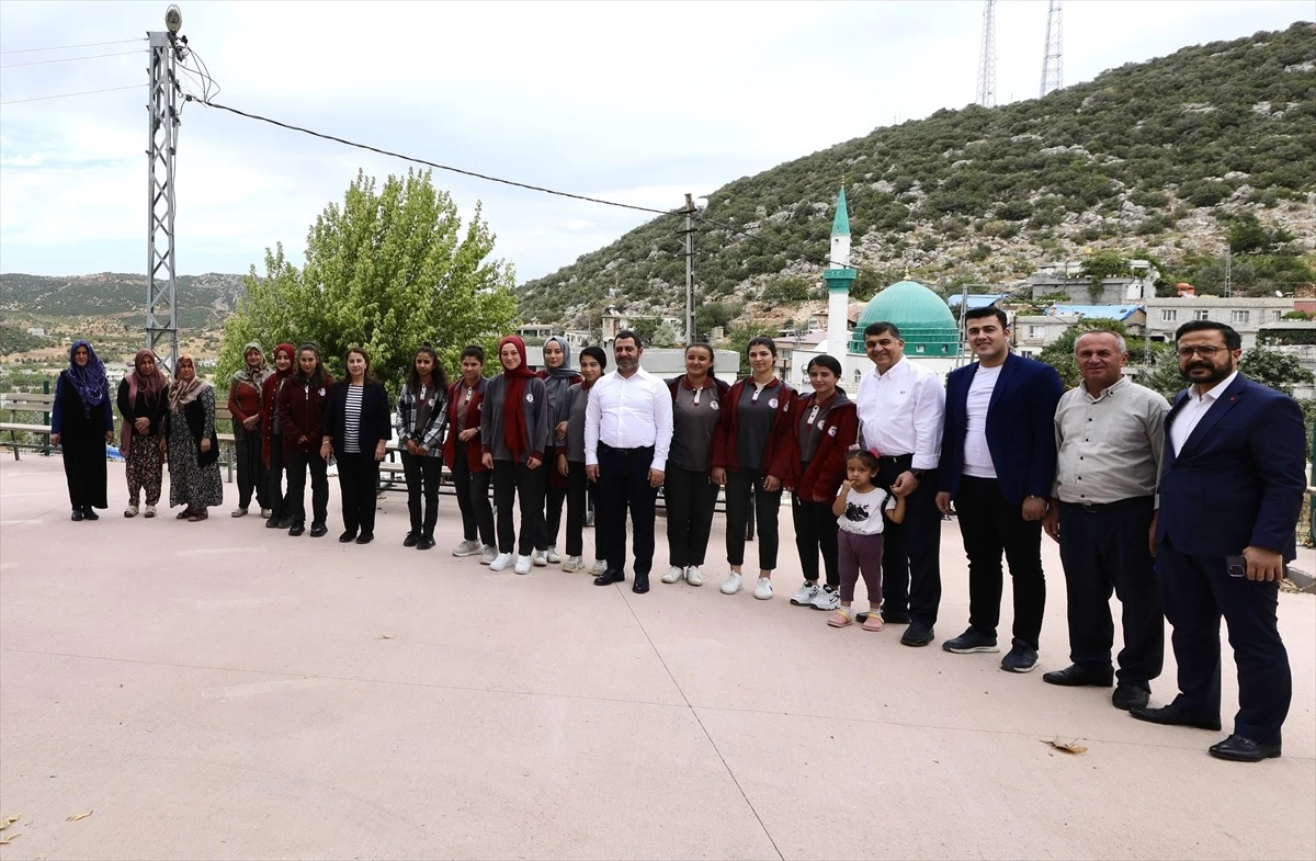 AK Parti Gaziantep Milletvekili Bozgeyik, kırsal mahalleri geziyor