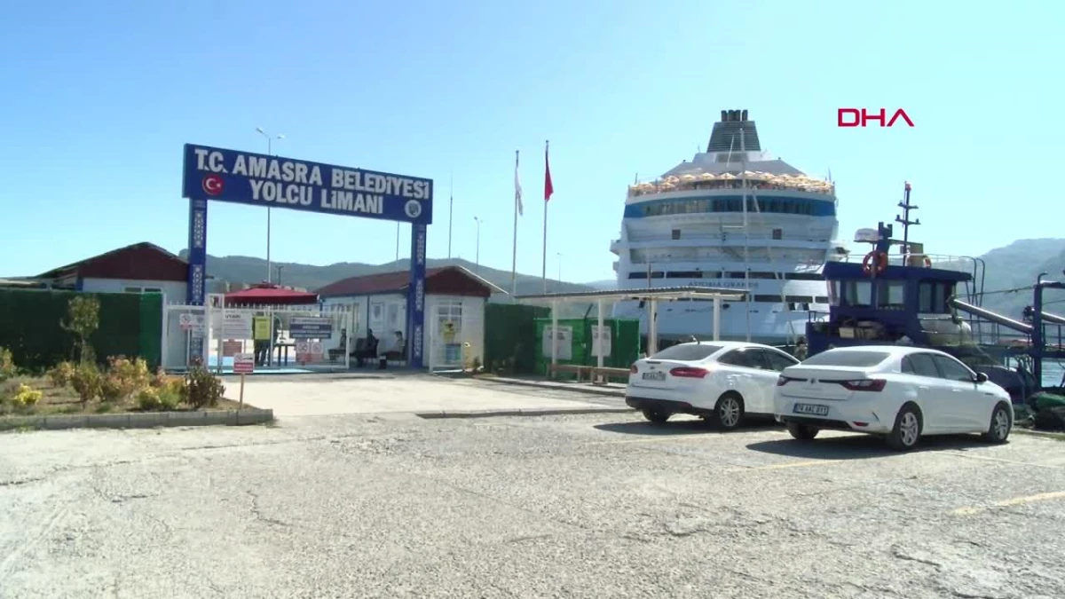 Rus Turistler Amasra\'da Denize Girdi