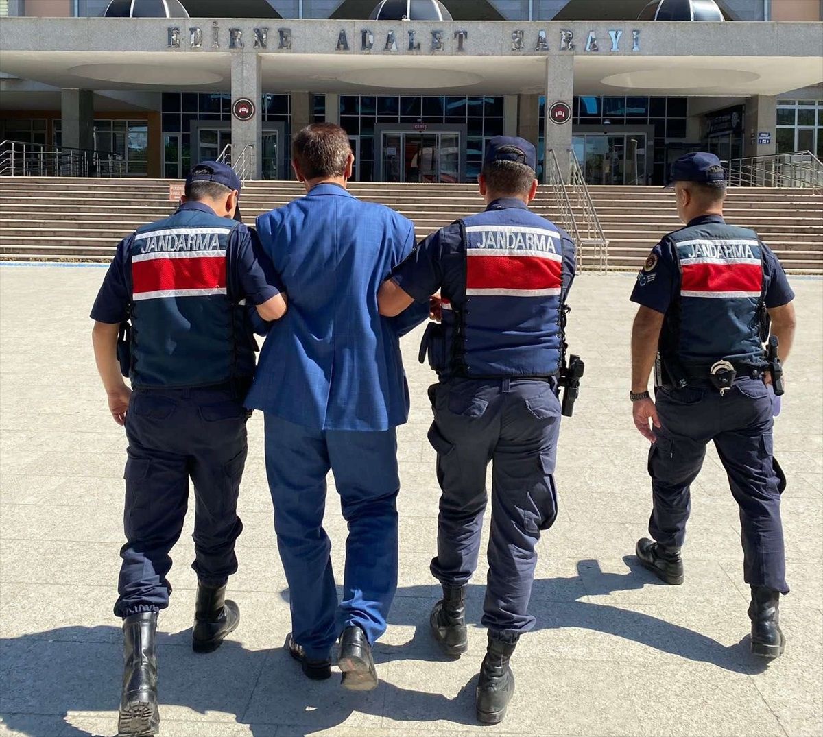 Antalya\'da bir kişiyi öldürdüğü iddiasıyla aranan şüpheli Edirne\'de yakalandı