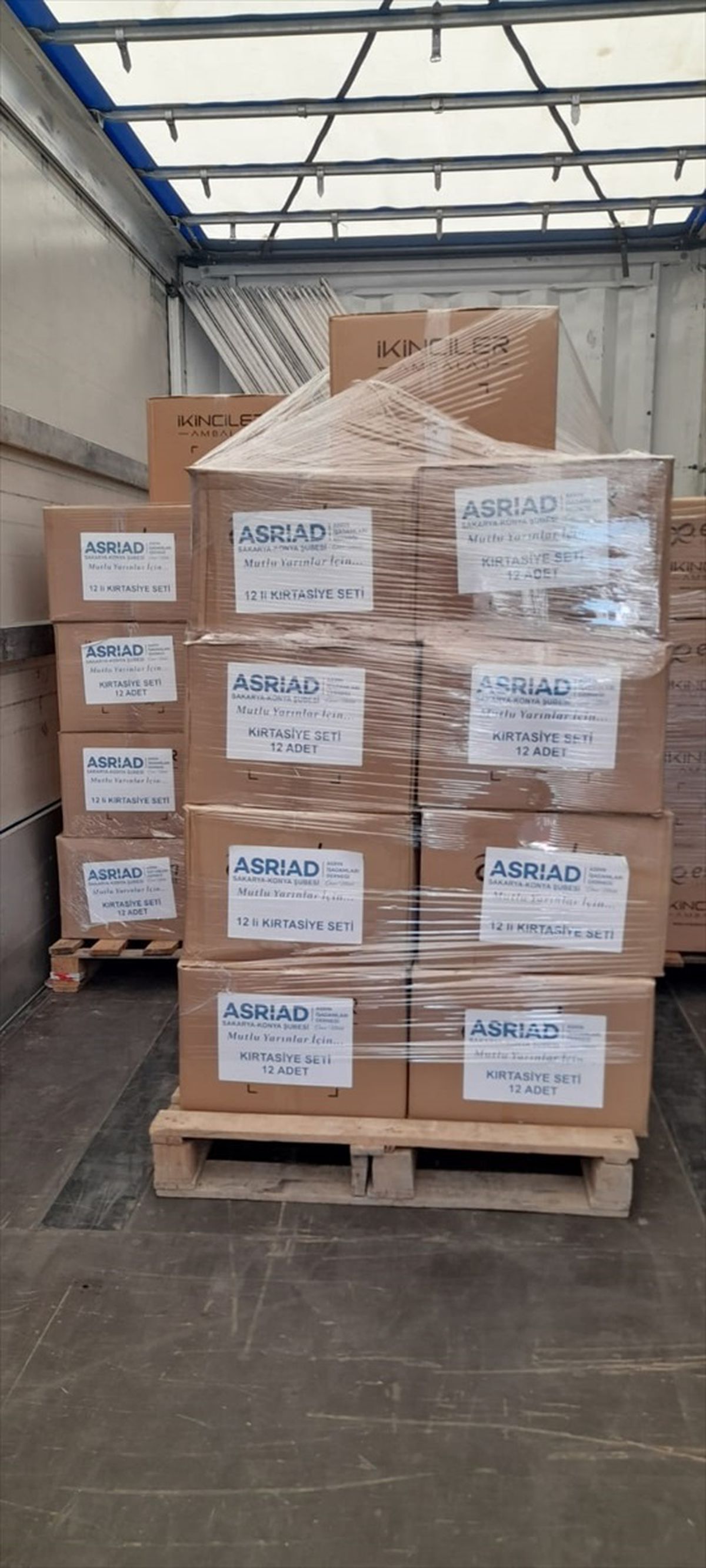 ASRİAD, depremzede öğrencilere kırtasiye yardımı gönderdi