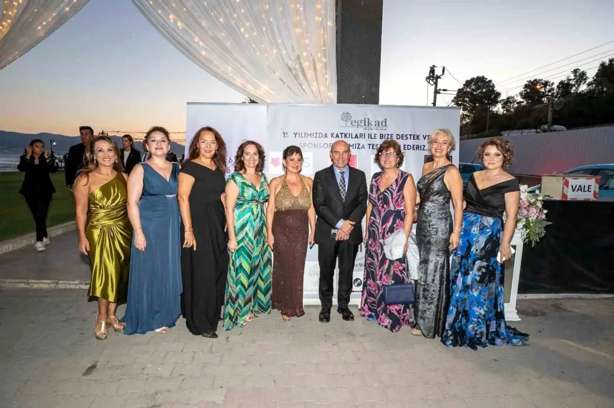 İzmir Büyükşehir Belediye Başkanı Tunç Soyer: Türkiye\'deki aydınlık geleceğin mimarı kadınlar olmak zorunda