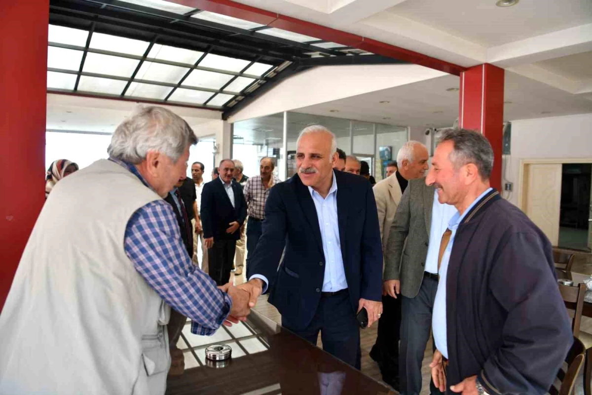 Trabzon Büyükşehir Belediye Başkanı Murat Zorluoğlu, Yomra ilçesinde esnaf ve vatandaşlarla buluştu