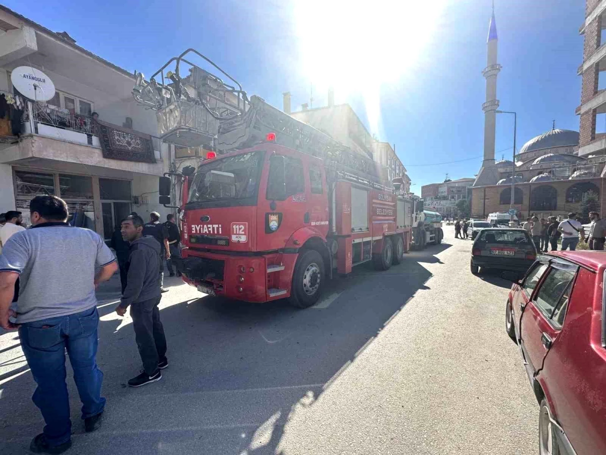 Burdur Gölhisar\'da Elektrik Panosundan Çıkan Yangın Söndürüldü