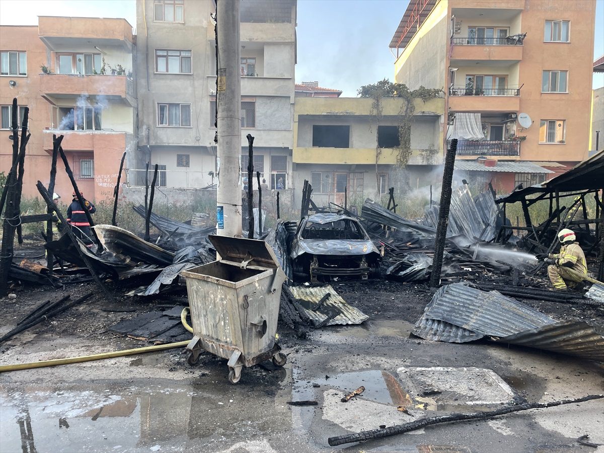 Bursa\'da çıkan yangında bir otomobil kullanılamaz hale geldi